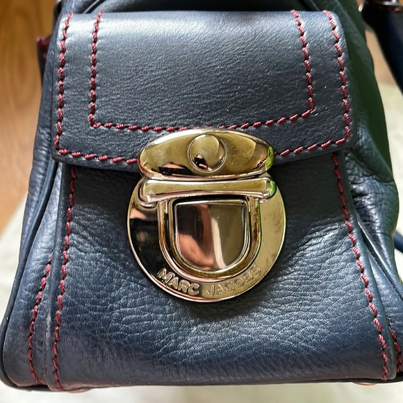 Marc Jacobs leather top handle / shoulder bag. Navy with dark red top stitch - Picture 9 of 16